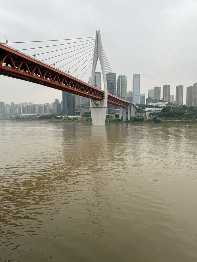 🌆 Чунцин — город, который удивляет с первой минуты.