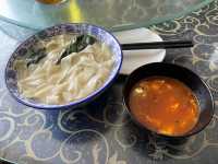 【Ｂ級グルメの宝庫・西安回民街】ビヤンビヤン麺か泡馍麺か悩むわぁ