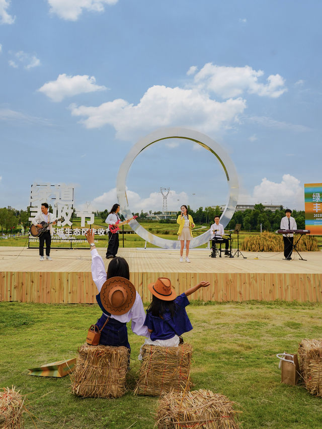 不用去大理！！成都公園就有童話稻田