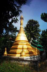 在Rakhine寺廟安靜的避雨，與水燈節的擦肩而過