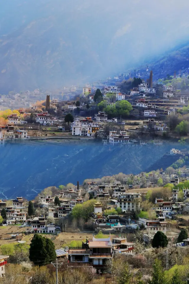 Rated as the most beautiful ancient village by "National Geographic", it is truly extraordinary