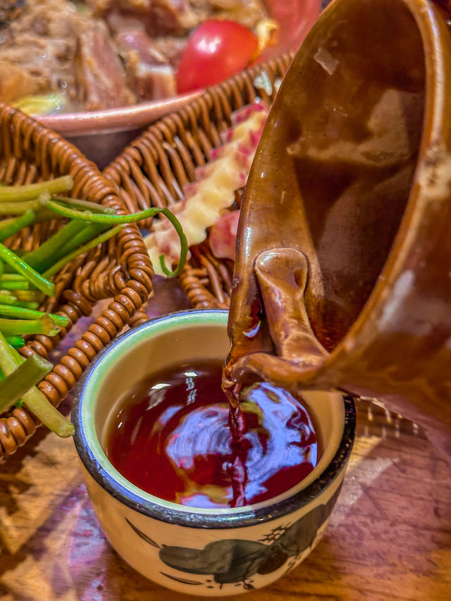 The widely acclaimed Lijiang's Granny's Smoked Ribs, recommended by CCTV, must be scheduled in 👌🏻.