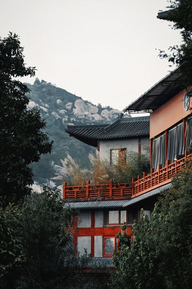 東岩古寺依山傍水，潮陽古八景之一！