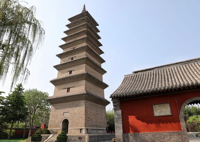 正定古城擁有著名的四座古塔，均始建於隋唐，江河變遷，無言屹立，成為漫長歲月的見證