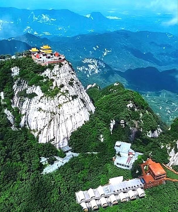 發現避暑天堂，藏在雲朵裡的民宿