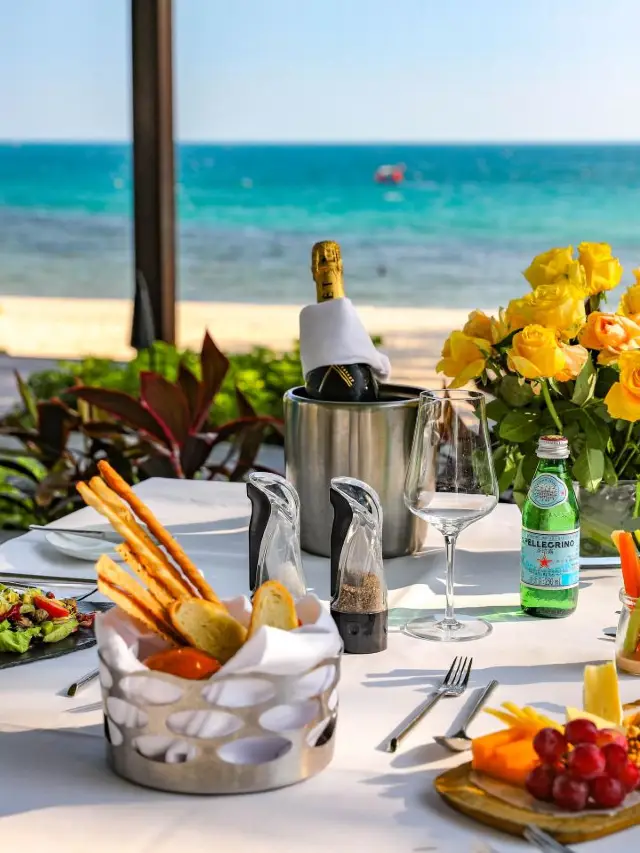 🌞🌴 Sanya's Seaside Splendor: A Beach Lover’s Paradise 🏖️🍹