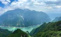 滿月照耀山城，中秋自駕遊重慶——探索魔幻霧都的三天兩夜之旅。