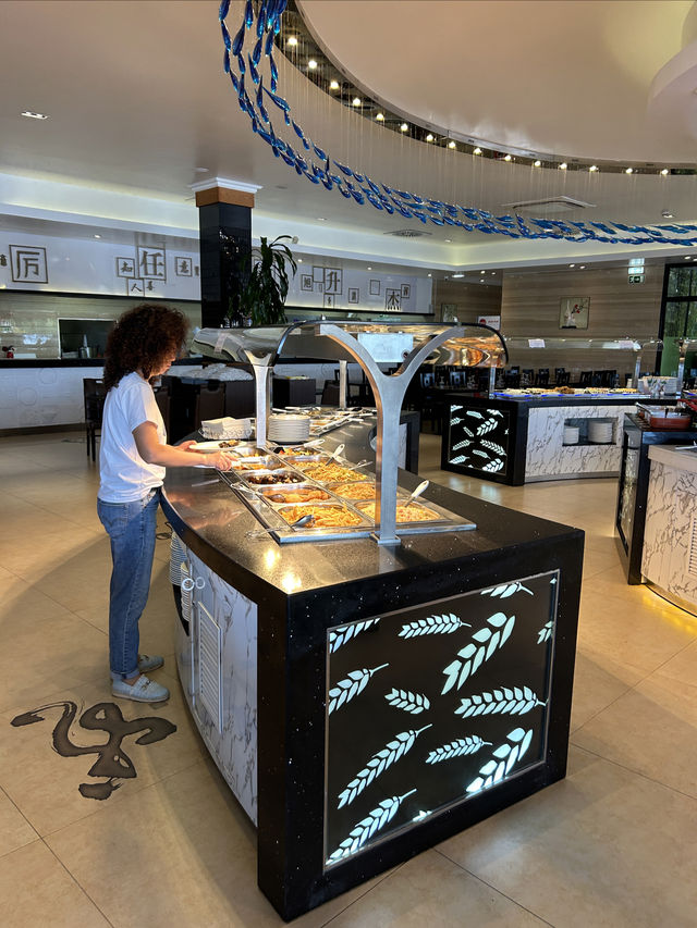 Loulé的自助中餐廳。