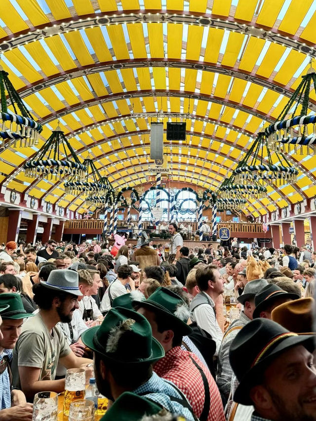 Oktoberfest in Munich 🍻🇩🇪 A lifetime experience 