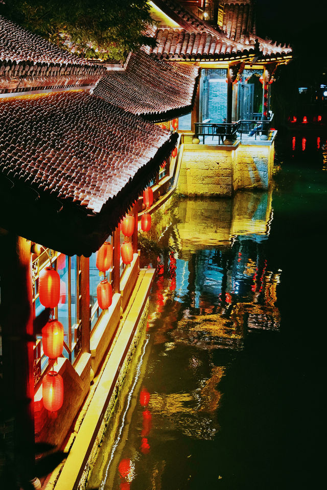 天下第一莊，台兒莊的夜景美不勝收。
