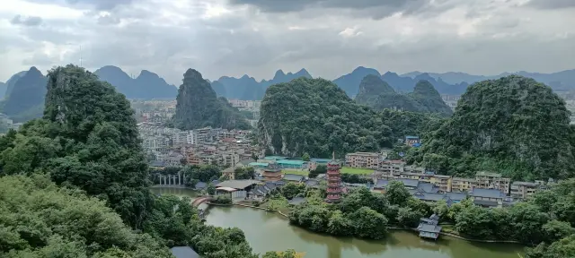 登上疊彩山，換個角度看桂林山水