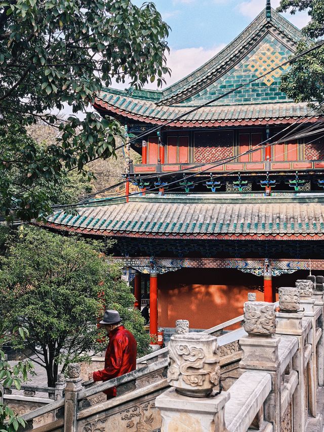 比起雞足山，我更喜歡這常年香火旺盛