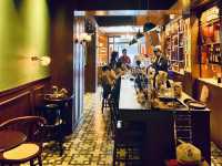 Chic Cocktails and Sleek Surroundings: A Must-Visit Bar in Guangzhou 