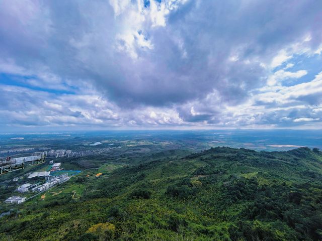 走進瓊海白石嶺，領略海南獨特嘅山岳風光同清新野趣