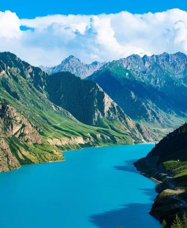 Xinjiang Travel Guide|||March-June Xinjiang Travel Nanny