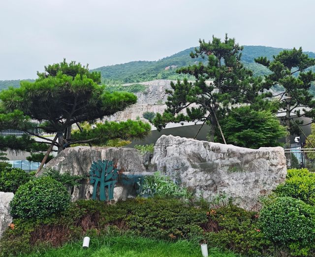 睡進懸崖礦谷，泡在雲端溫泉