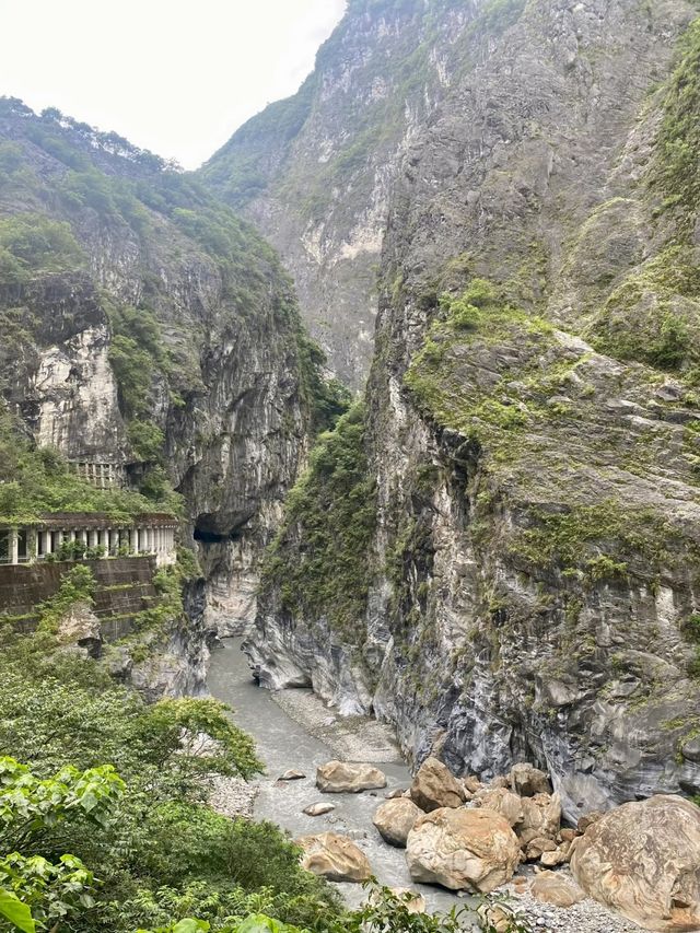 太魯閣峽谷：大理石峽谷的地質詩篇，台灣東部的自然奇觀