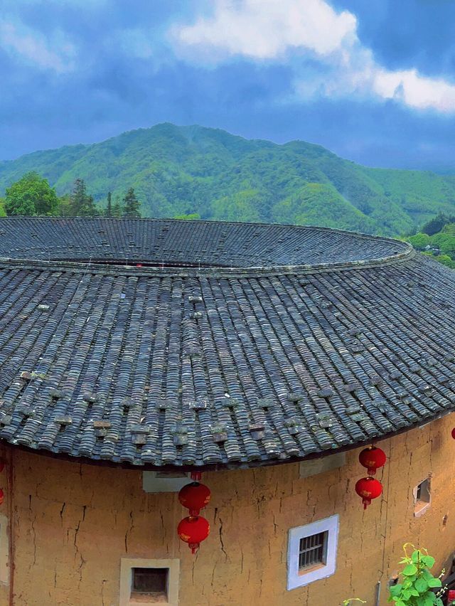 教科書裏嘅土樓，原來真係存在