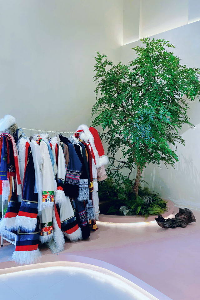 住到唔想走！喺新都橋嘅雪山下面，隱藏住一間識「呼吸」嘅私人溫泉酒店！