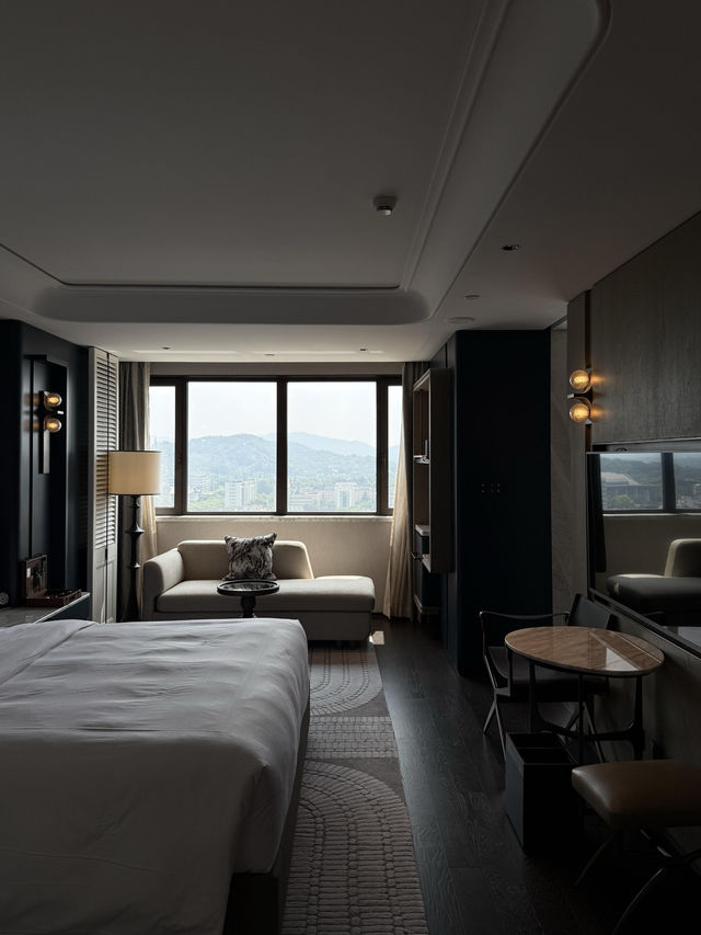 與西湖對望嘅staycation