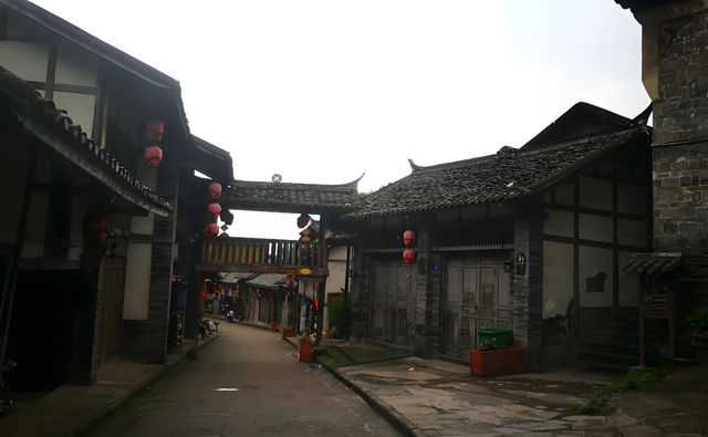 雨中嘅永昌古街真係正到爆