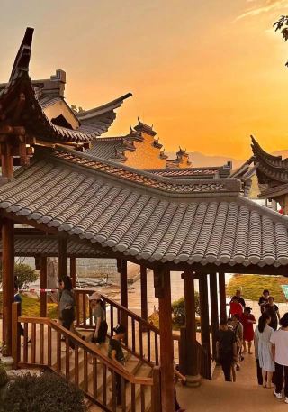 산속 도시 탐험, 다채로운 용암 여행