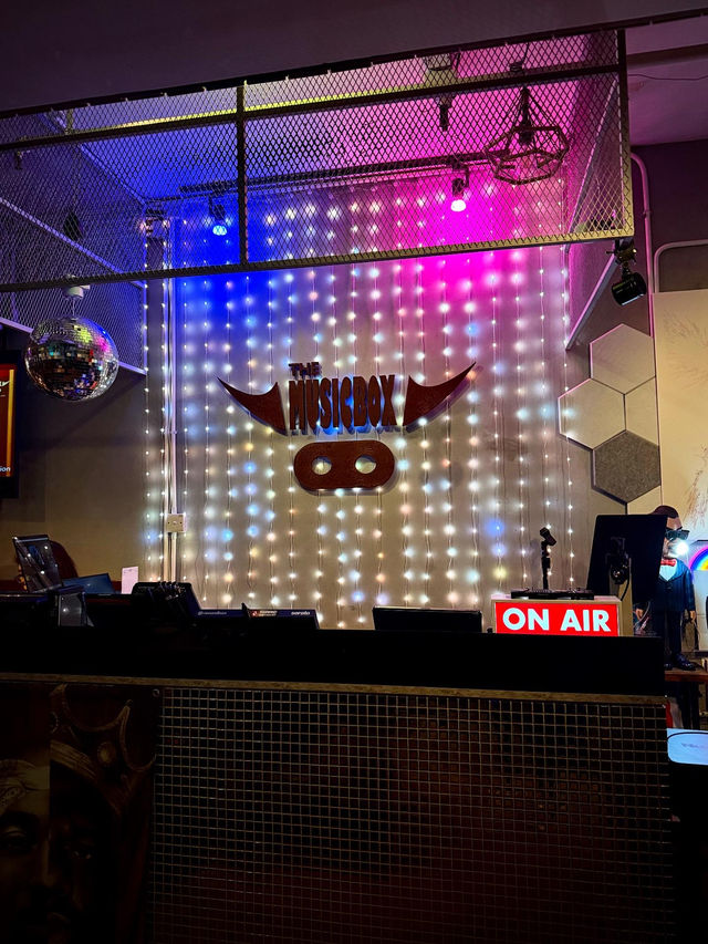 Music Break🎵🎶 CWB 高質美式音樂扒房餐廳🍽  Music Break🎵🎶 CWB 高質美式音樂扒房餐廳🍽