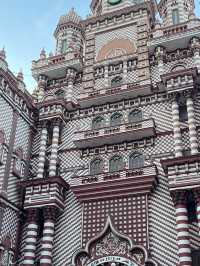 🌴 Colombo's Kaleidoscope: From Pink Palaces to Timeless Halls!