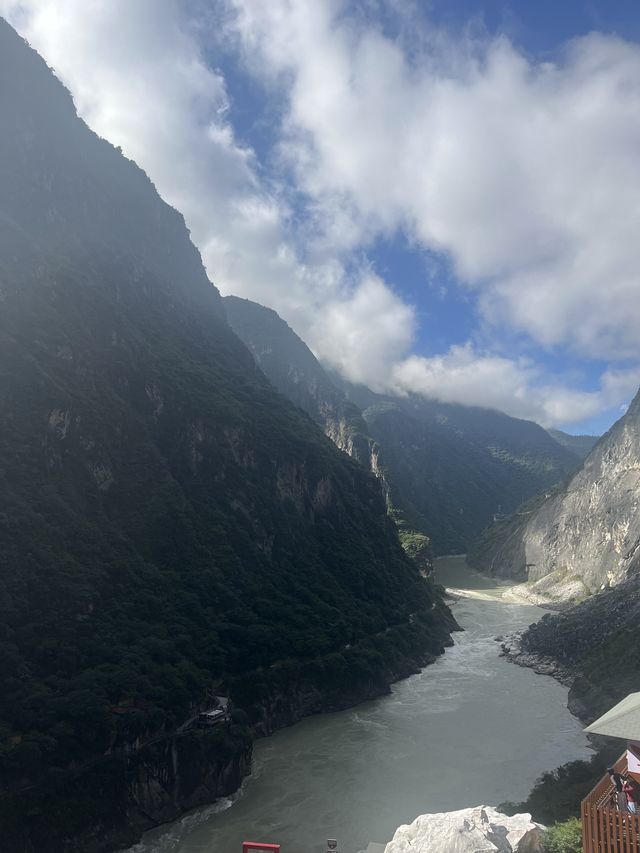 這次選擇攜程的9天香格里拉雨崩旅遊是明智之選，這個行程的酒店和機票都可以隨行換，自由度大大提高，而且