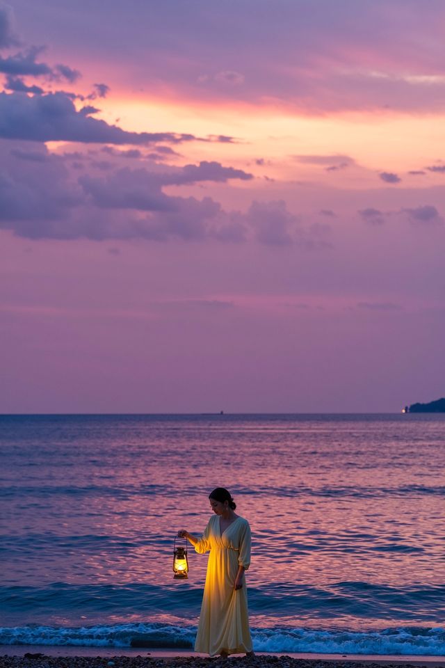 涠洲島的秋天簡直是視覺盛宴，海水藍得令人心醉，沙灘細軟如糯米