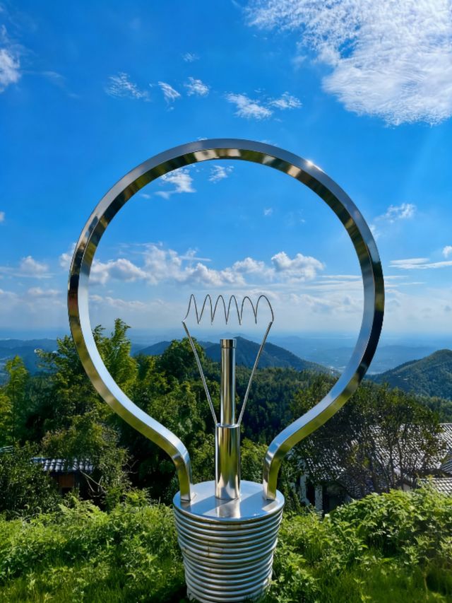 黑麋峰石塔古今碰撞 黑麋峰石塔古今碰撞