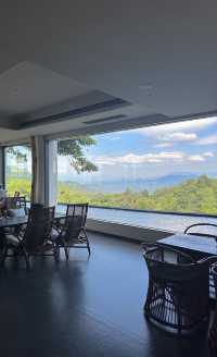 清晨被雲海喚醒 山頂民宿令人心動