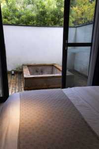 青城山避世神店私湯泡著看山霧