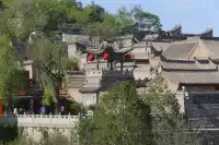 與有肝膽人共事,從無字句處讀書。