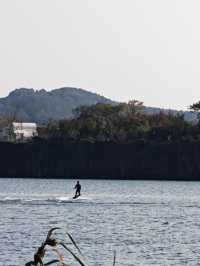 碧水揚波繪神湖,生態畫卷醉人心