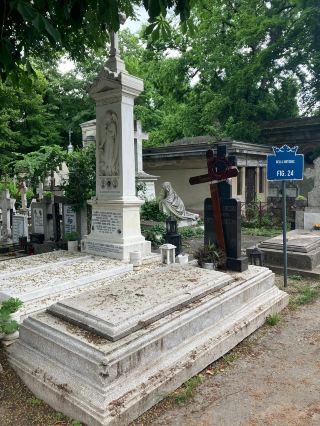 Impressive Cemetery with Historical Significance