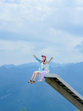 Depart from Chengdu for 1.5 hours to escape the summer heat with kids in the Qiang mountain area. So refreshing