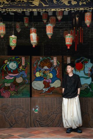 Hi, I'm Shanguiyao.
Planning a short summer trip to Foshan from Guangzhou or nearby? Want to avoid the hassle, the heat, the detours, and dragging your luggage around? I've tested this walking loop of the Ancestral Temple and Lingnan Tiandi for you—it's accessible by metro, packed with culture, great photo spots, and delicious food. It's a blast!
For this trip to Foshan, I stayed at Cordis, Foshan Lingnan Tiandi. Lingnan Tiandi is right downstairs, the Ancestral Temple is within walking distance, and it's very convenient to get to the various exhibition areas of the Nanhai Art Field. The room comes with a large balcony where you can sit and enjoy the view of the old town in your leisure time. There are also "Shiwan Ceramic" exhibitions on the first floor of the hotel, allowing you to immerse yourself in Foshan's ceramic culture. Plus, the breakfast buffet offers a rich variety of Chinese and Western options, including all kinds of local Lingnan snacks. Get fueled up and head out to explore!
🌟 Itinerary: Ancestral Temple → Lingnan Tiandi → Liang Garden
Day 1️⃣: Ancestral Temple → Lingnan Tiandi
[Morning]
✅ Ancestral Temple
✔️ Red walls and green tiles, ancient architecture featuring the "three carvings and two moldings."
✔️ Lion dance performance at the Wong Fei-hung Memorial Hall (10:00 AM / 2:15 PM / 3:30 PM)—be sure to grab a spot early!
✔️ Ip Man Hall, Wanfu Stage for Cantonese opera, and koi in the Jinxiang Pond—soak up the Lingnan cultural heritage.
🎫 Admission: CNY 20
🕐 Time: 8:30 AM–6:00 PM
🚇 Transport: Guangfo Line, Zumiao Station, Exit D
[Afternoon]
✅ Lingnan Tiandi (Cross the street from the south gate of the Ancestral Temple)
Century-old wok-ear houses with blue brick arcades and renovated old buildings. It's a great blend of new and old, very artsy and full of local life.
✨ Photo spots
✔️ Wenhuili Wedding House (Nanhai Art Field "Jiyuan Miao" exhibition, traditional Chinese deities, great for photos)
✔️ Jian's Villa, Longtang Poetry Club, Clock Tower, and the giant "Foshan" wall.
🍜 For local classics, head straight to Minxin for double-skin milk or Yangtingji.
Day 2️⃣: Liang Garden
Together with Shunde's Qinghui Garden, Panyu's Yuyin Garden, and Dongguan's Keyuan Garden, it is known as one of the four great gardens of Lingnan. The environment is elegant and perfect for photos.
🎫 Admission: CNY 10
🕐 Time: 9:00 AM–5:00 PM (Last entry at 4:40 PM)
🚇 Transport: A few minutes by taxi from the exit of Zumiao Station on the Guangfo Line.
    Where to go for summer vacation