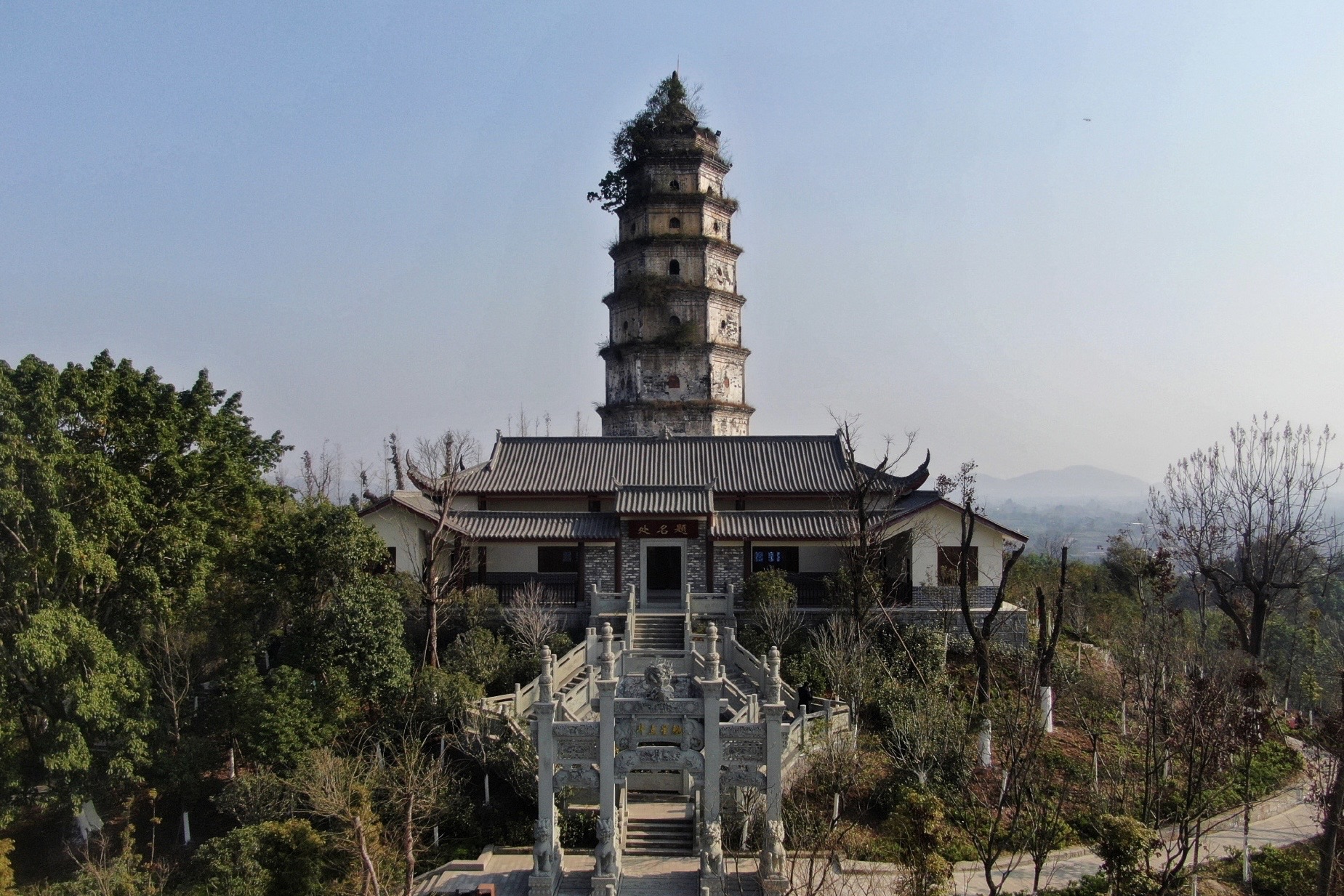 Những địa điểm chụp ảnh tuyệt đẹp tại Công viên Chùa Trắng, với mái vòm vườn kiểu Trung Hoa! (Bao gồm hướng dẫn tham quan Hồ Guyu.)
