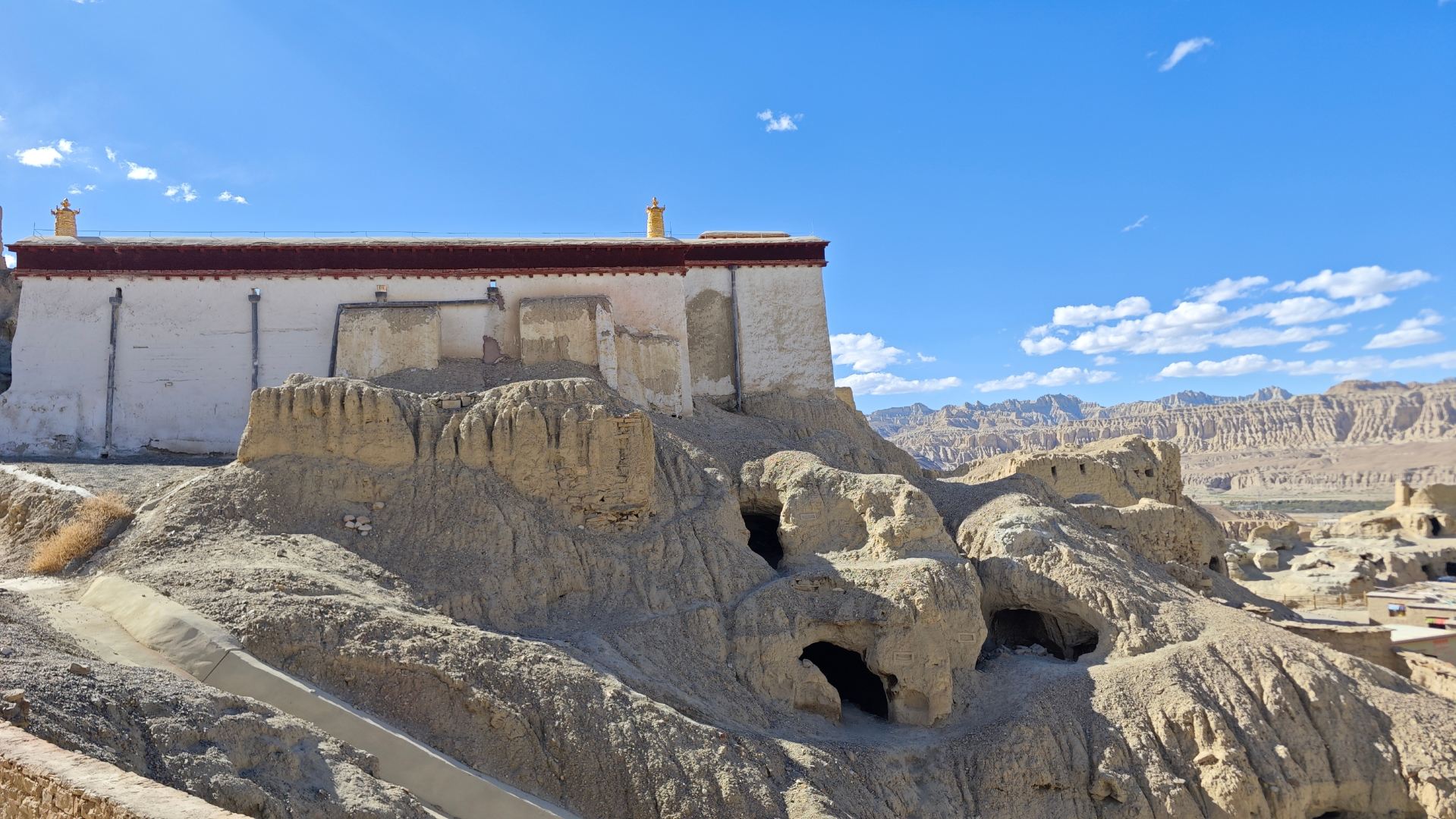 Explore the stunning views of the thousand-year-old Guge Kingdom ruins