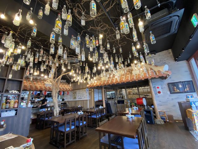 夜は三線ライブがあるそうです。ランチタイムはチャンプル定食『海物語 石垣島店』