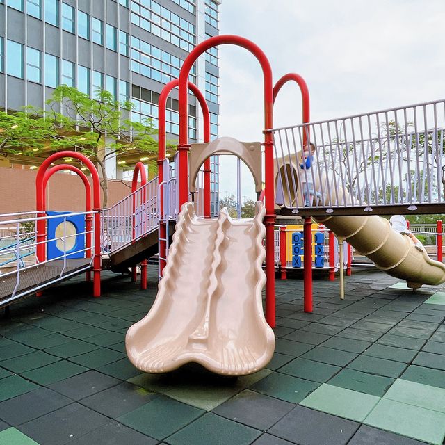 奧海城二期商場平台外嘅奧海公園
