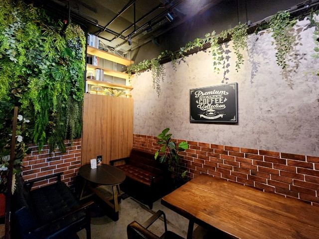 The Urban Hideout (Pet friendly cafe!) Sg