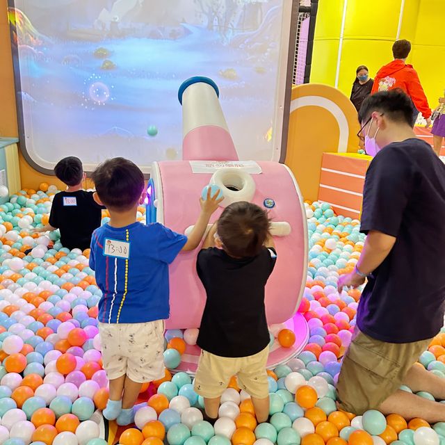 【 坐鴨仔小船暢玩童心樂園 】