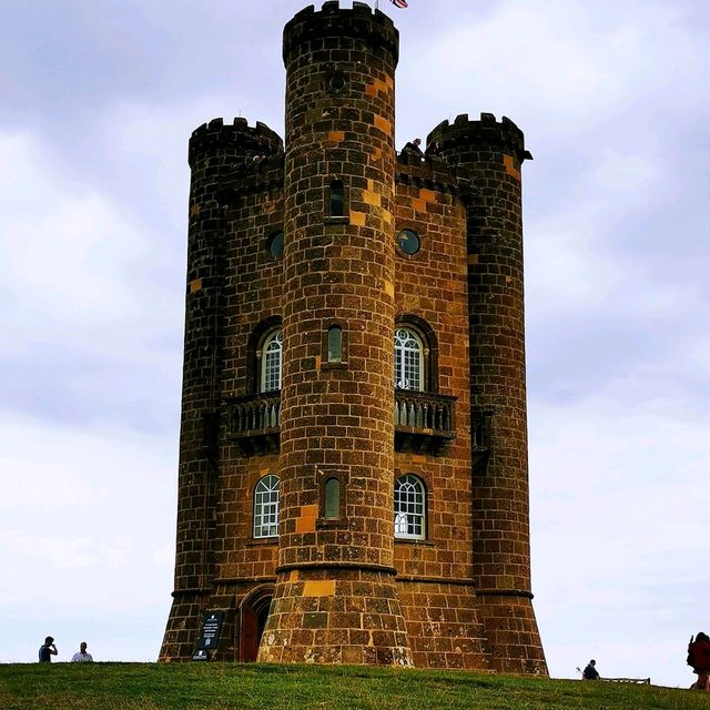 Broadway & Broadway Tower (百老匯小鎮和百老匯塔)