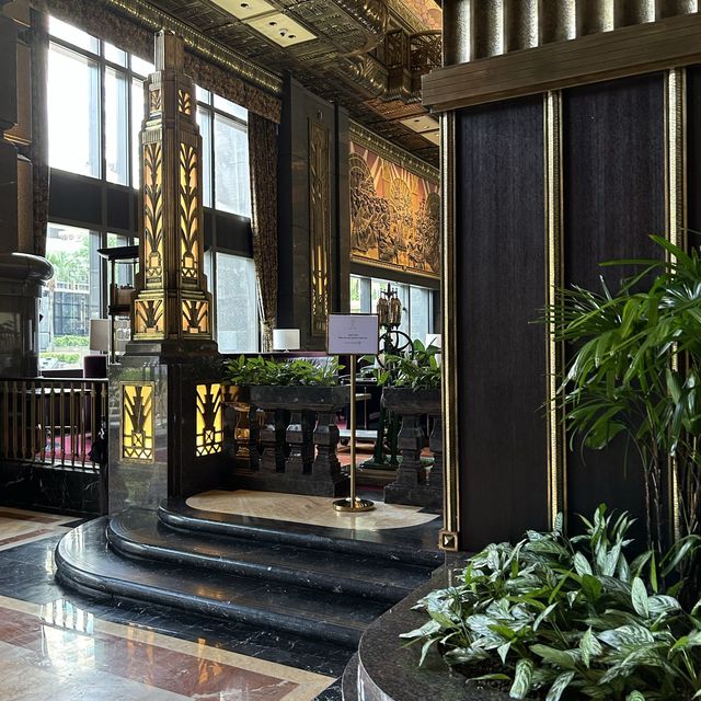 Glamorous Atlas Bar