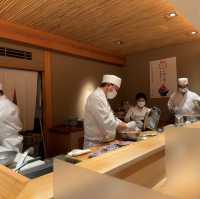 【東京】開店前から長蛇の列が出来る、宝石箱の様に美しく絶品海鮮丼「つじ半」