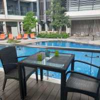 CHAMBERY POOL BAR: REFRESHING EXPERIENCE