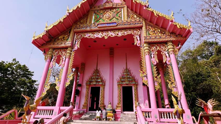 โบสถ์สีชมพู #วัดเขาทุเรียน เป็นวัดที่มีความตะมุตะมิ