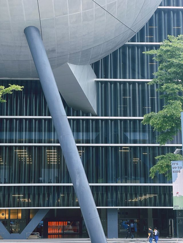《台北》台北新地標 唯一圓球造型劇場-台北表演藝術中心